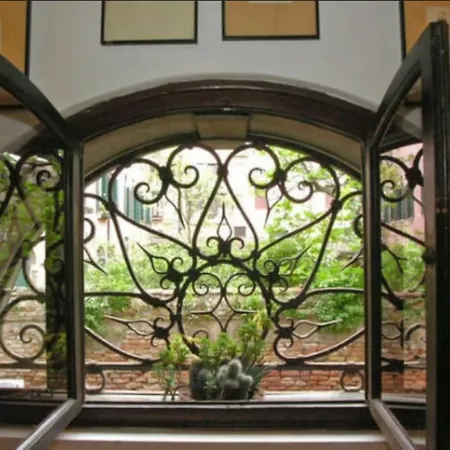 Walk On The Water ✧ 5 Minutes To Rialto Bridge Apartment