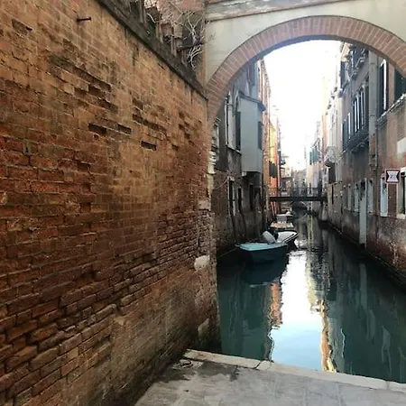 Walk On The Water ✧ 5 Minutes To Rialto Bridge * Wenecja
