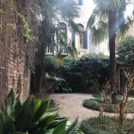 Walk On The Water ✧ 5 Minutes To Rialto Bridge Apartament *