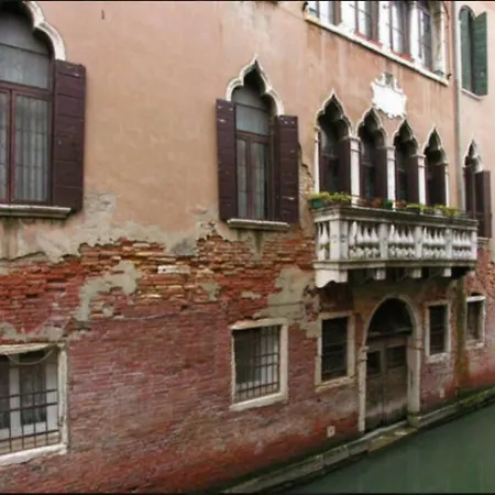 Walk On The Water ✧ 5 Minutes To Rialto Bridge Apartament *